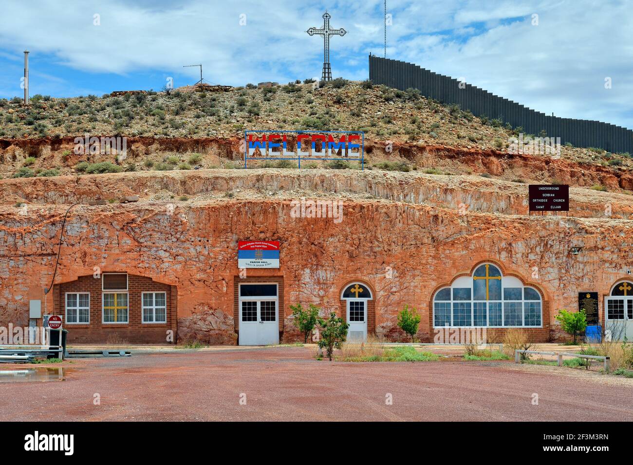 Coober Pedy, sa, Australie - 14 novembre 2017 : église souterraine serbe dans le village minier opale en Australie méridionale Banque D'Images