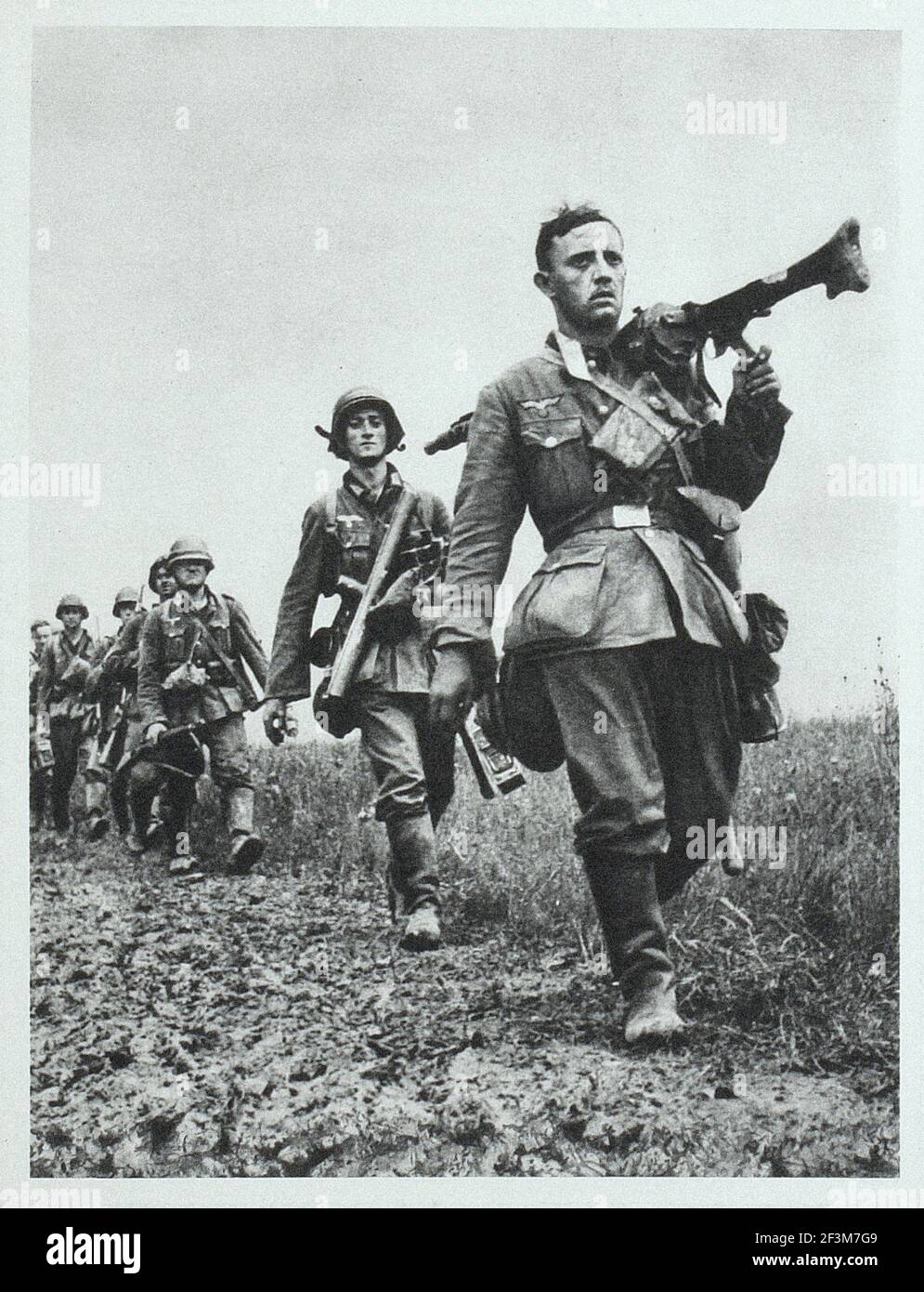 La période de la Seconde Guerre mondiale de la propagande allemande. Bataille de France. Soldats allemands pendant la marche de la victoire en France. 1940 Banque D'Images