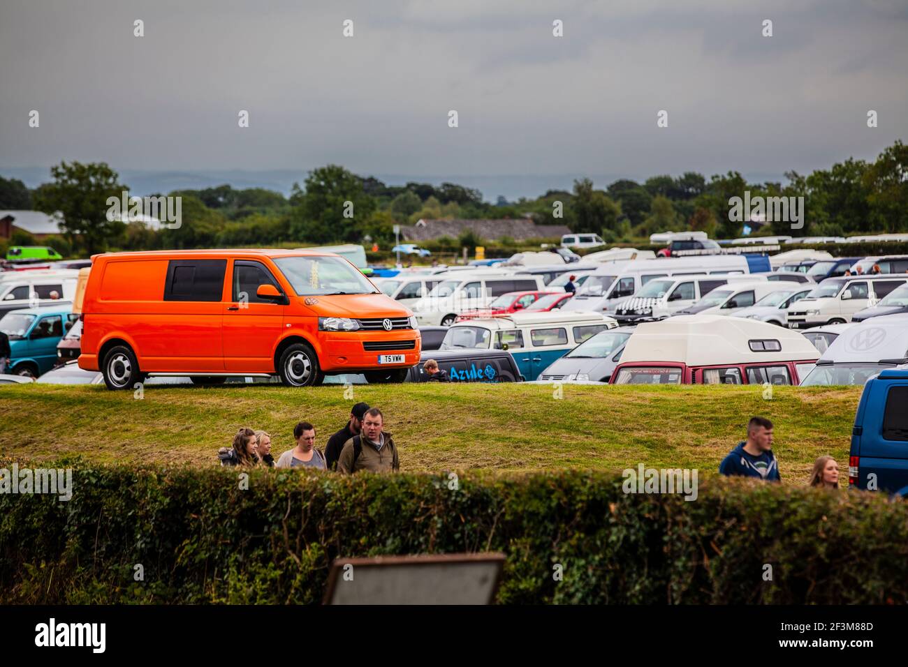 VW bus Freunde aus aller Welt treffen sich beim Busfest / Vanfest dans Great Malvern / Royaume-Uni Banque D'Images