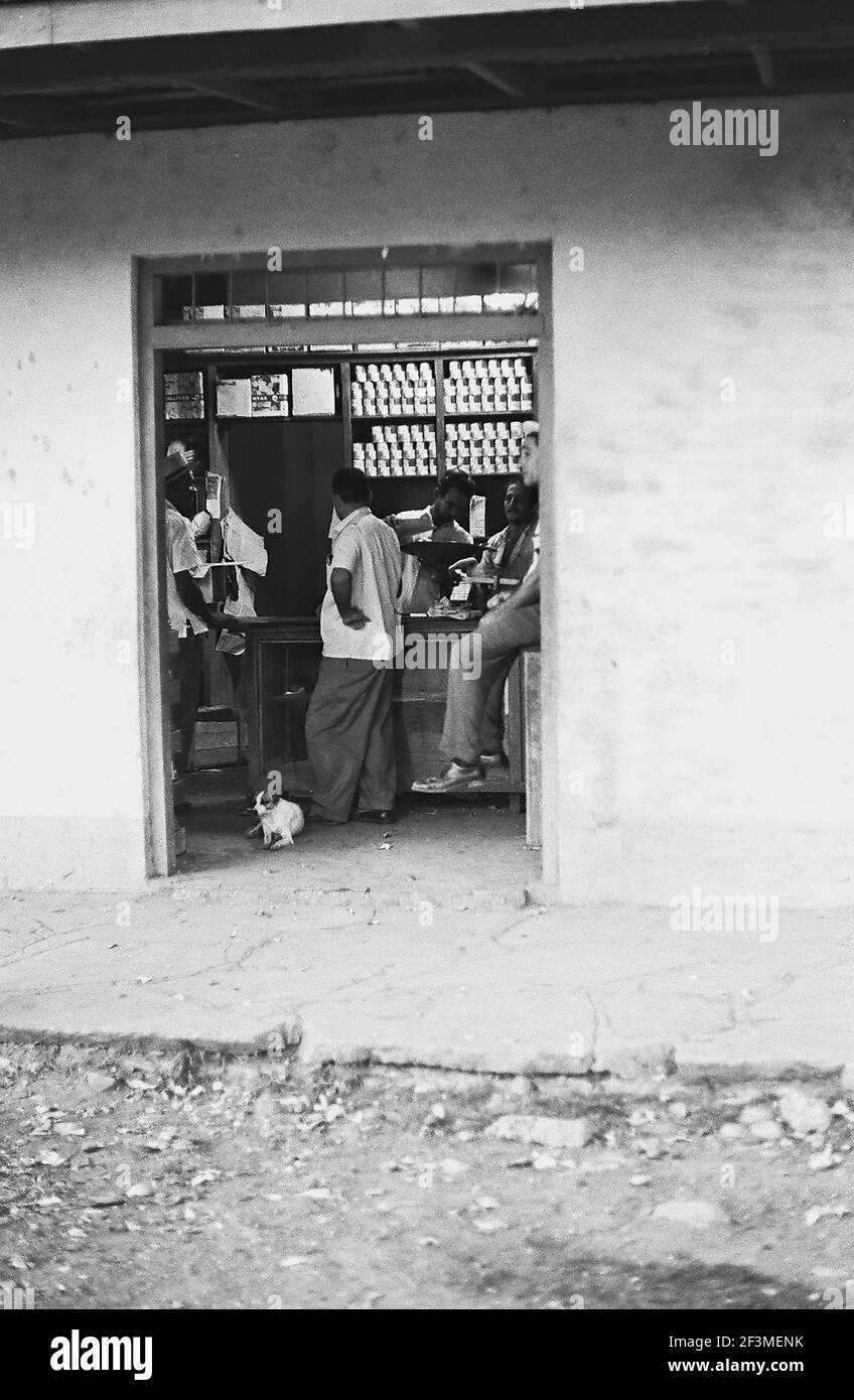 Village café, Biran, Cuba, Holguin (Cuba : province), Biran (Cuba), 1963. De la collection de photographies Deena Stryker. () Banque D'Images
