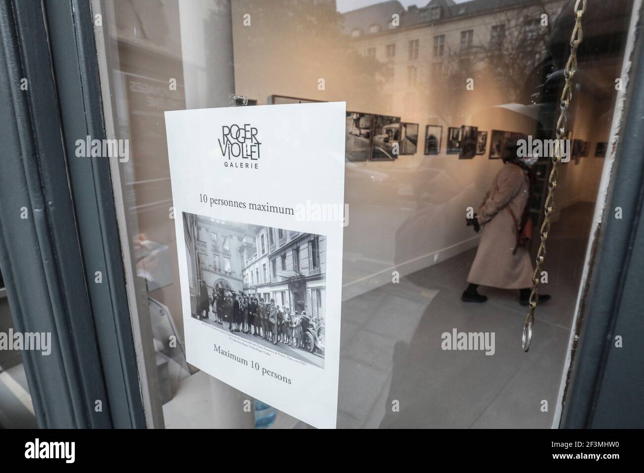 LA RÉOUVERTURE DE L'AGENCE PHOTOGRAPHIQUE ROGER-VIOLLET OFFRE AUJOURD'HUI UN NOUVEL ESPACE D'EXPOSITION À PARIS Banque D'Images