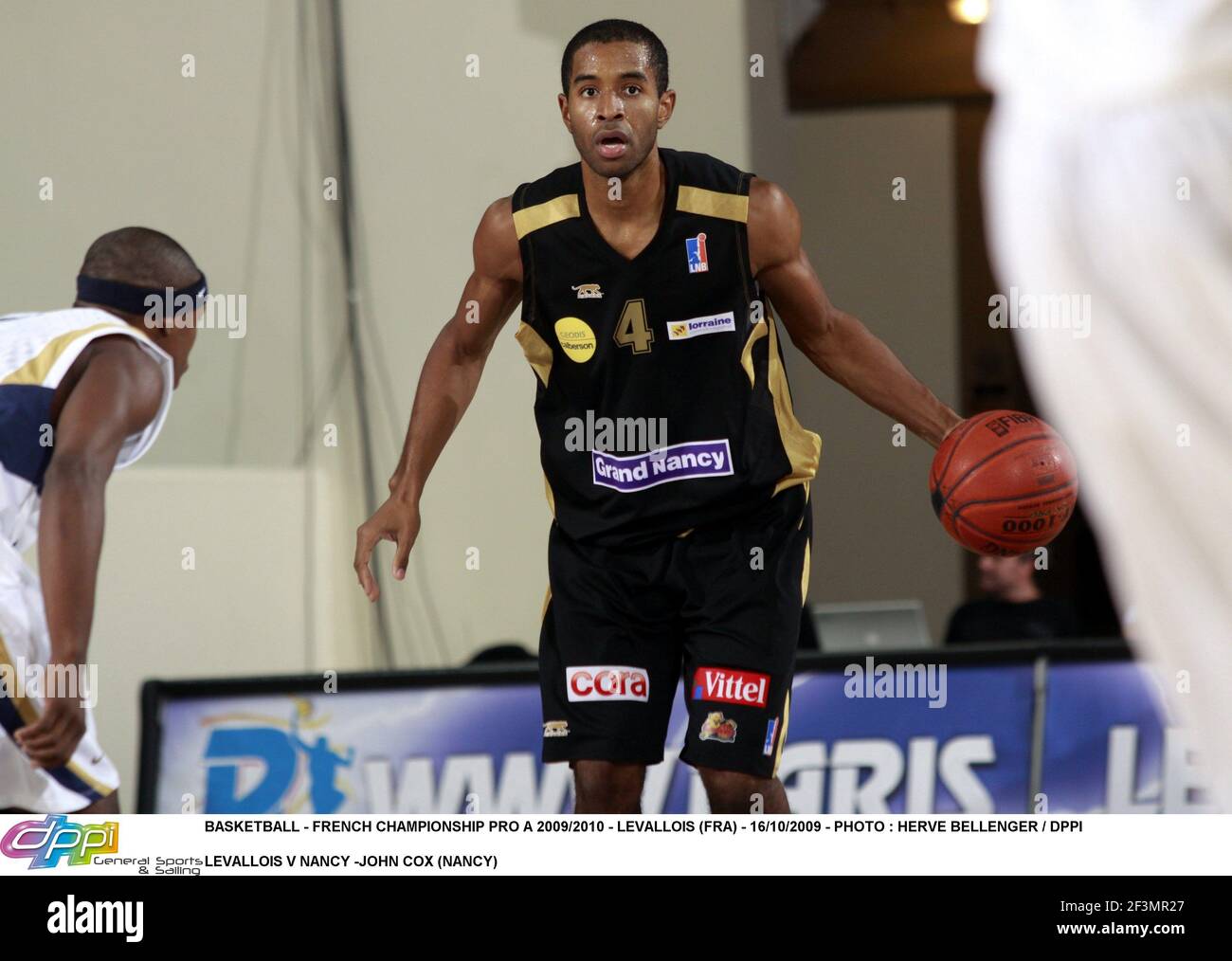 BASKETBALL - CHAMPIONNAT DE FRANCE PRO A 2009/2010 - LEVALLOIS (FRA) - 16/10/2009 - PHOTO : HERVE BELLENGER / DPPI LEVALLOIS V NANCY -JOHN COX (NANCY) Banque D'Images