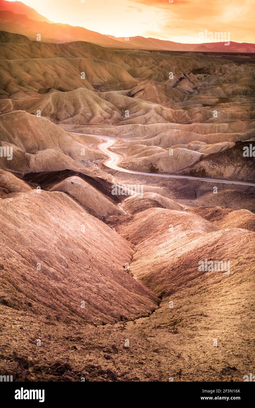 Magnifique paysage coloré du parc national de la Vallée de la mort Voyage image avec montagnes Banque D'Images