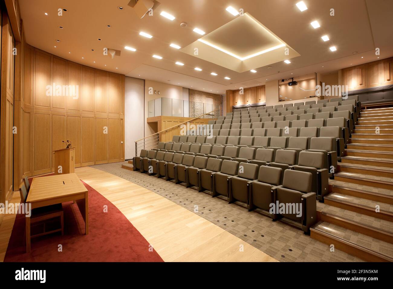 Merton College, Oxford University, salle de conférence et de réception. Salle de conférence série démontrant préprogrammé luminosité. Banque D'Images