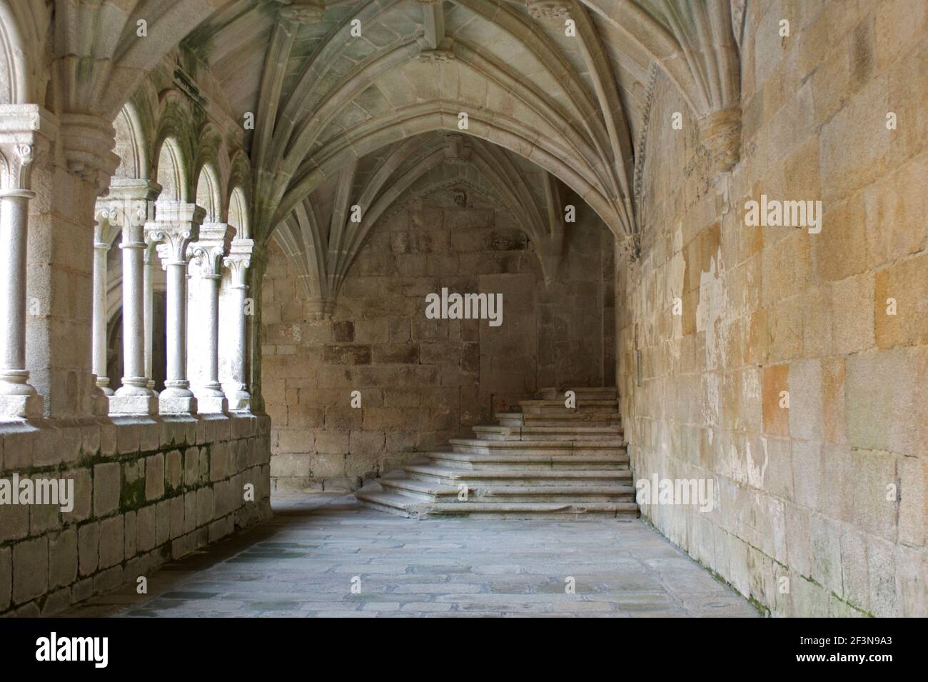 Le Parador de Santo Estevo est un ancien monastère de Benefictine maintenant converti en hôtel. Banque D'Images