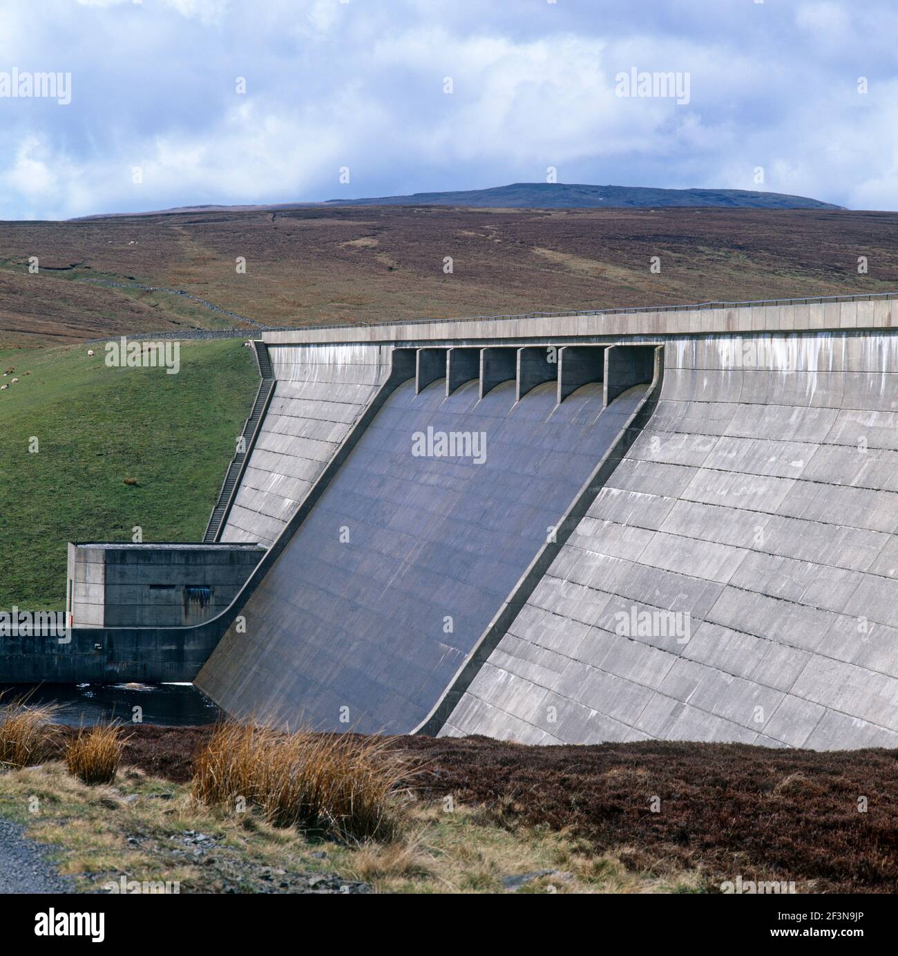 Le réservoir et le barrage de la vache Green ont été construits à Upper Teesdale en 1971 pour piéger l'eau utilisée pour l'alimentation Les environs autour du nord de Penni Banque D'Images