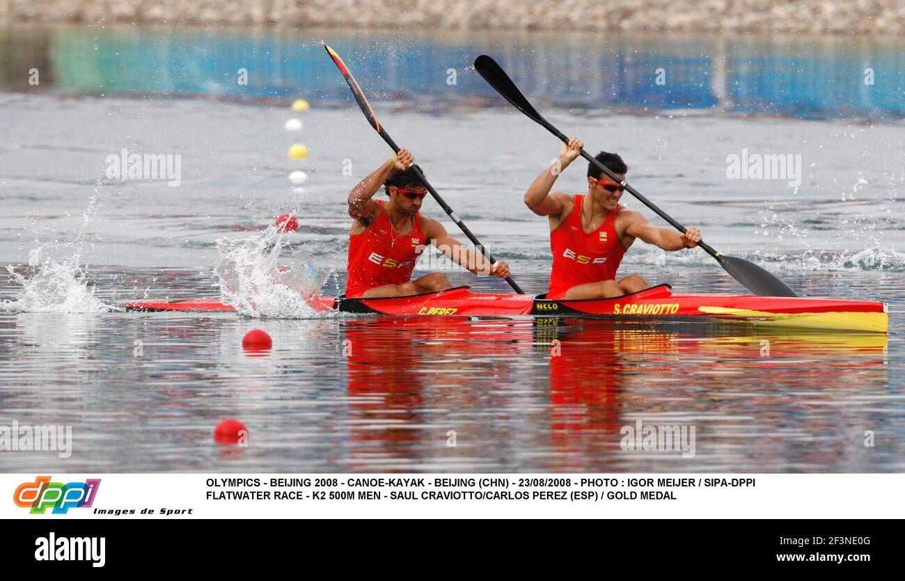 JEUX OLYMPIQUES - BEIJING 2008 - CANOË KAYAK - BEIJING (CHN) - 23/08/2008 - PHOTO : IGOR MEIJER / SIPA-DPPI COURSE EN EAU PLATE - K2 500M HOMMES - SAUL CRAVIOTTO/CARLOS PEREZ (ESP) / MÉDAILLE D'OR Banque D'Images