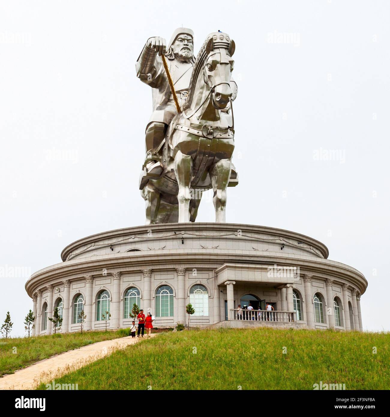 Oulan-bator, MONGOLIE - Juillet 13, 2016 : la Genghis Khan Statue équestre se trouve à 40 mètres de haut statue de Gengis Khan à cheval à Tsonjin Boldog nea Banque D'Images