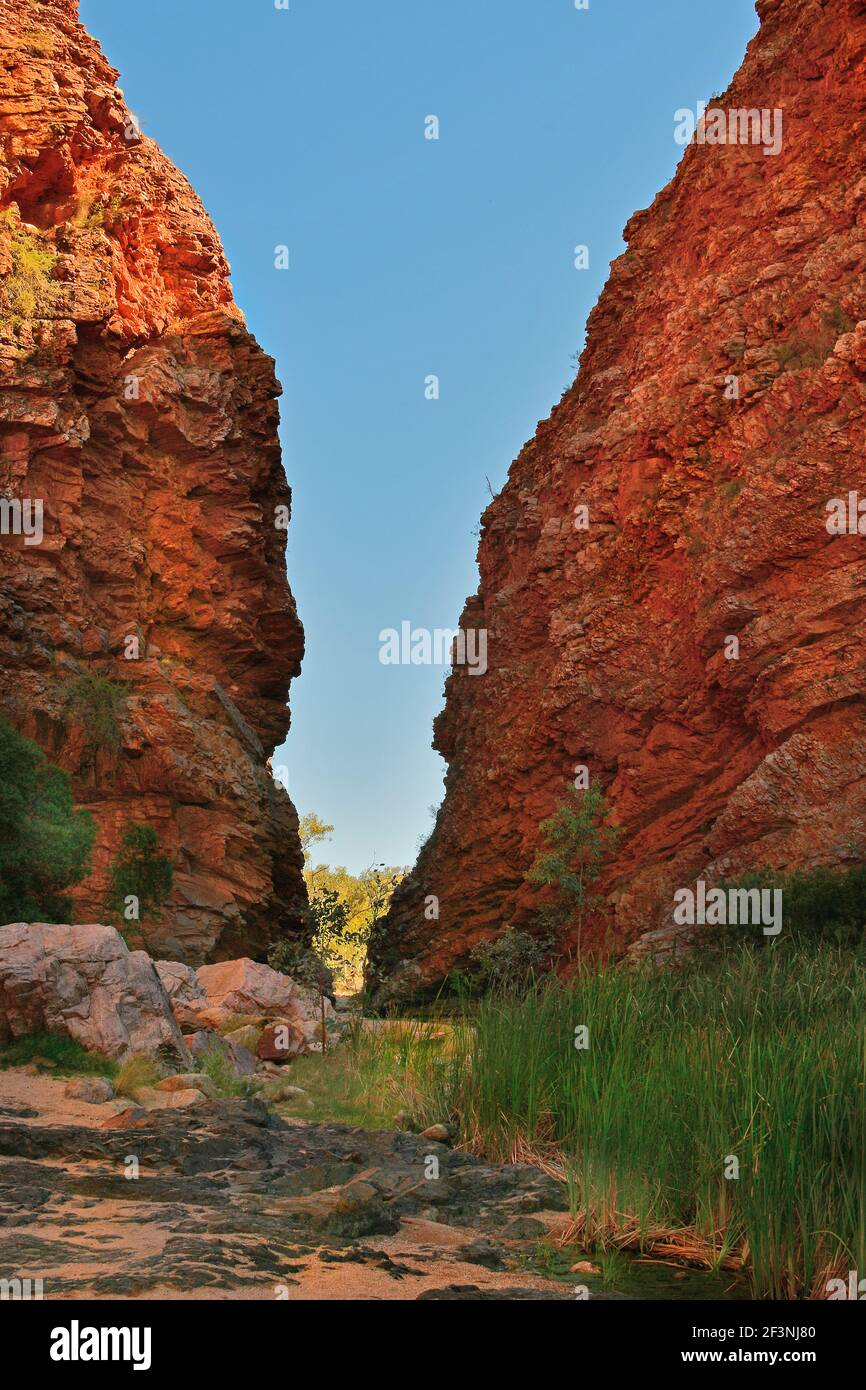 Australie, territoire du Nord, Simpson Gap dans le parc national de McDonnel Range Banque D'Images