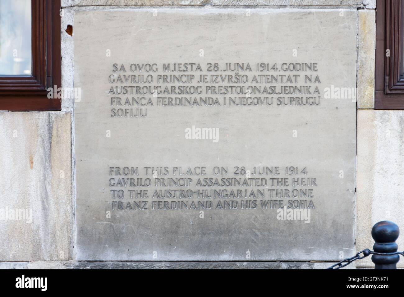 Plaque commémorative sur le site de l'assassinat de l'archiduc François Ferdinand et de sa femme Sophia. Sarajevo, Bosnie-Herzégovine. Début du WW1 Banque D'Images