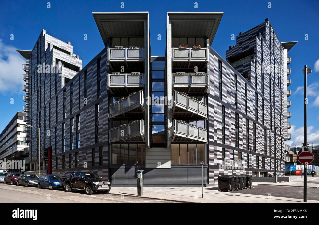 Wharton Square, social Housing avec panneaux horizontaux gris gradués à l'extérieur, agencer dans une forme octogonale autour d'une cour centrale. Banque D'Images