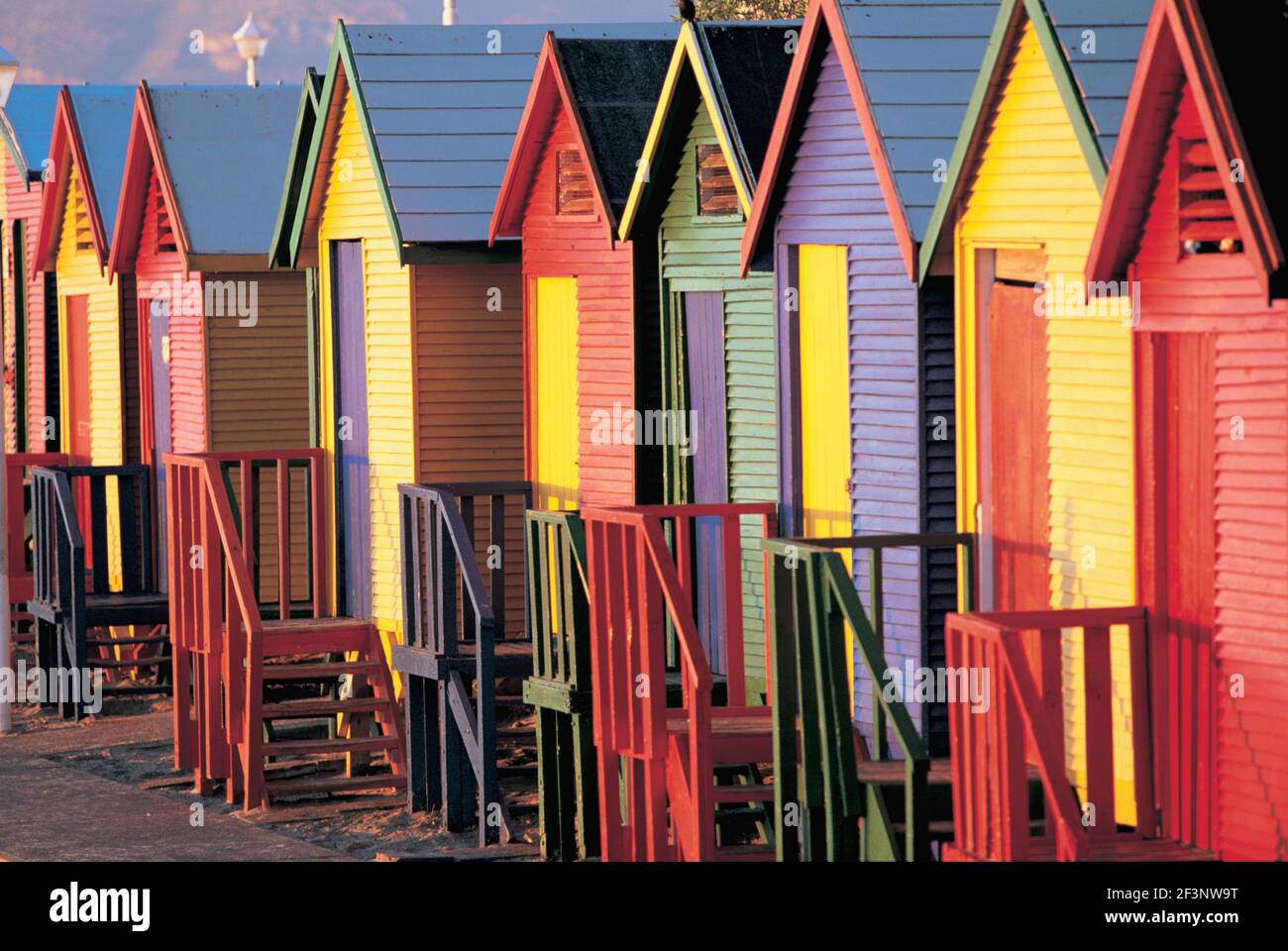 Cabines de plage de style victorien, St James, Cape Town, Afrique du Sud Banque D'Images