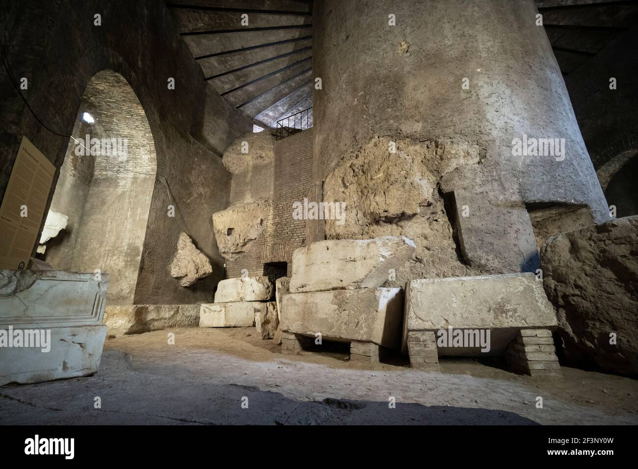 Rome. Italie. Mausolée d'Auguste (Mausoleo di Augusto), construite par l'empereur romain Auguste en 28 av. J.-C. sur le Campus Martius, aujourd'hui Piazza Augusto im Banque D'Images