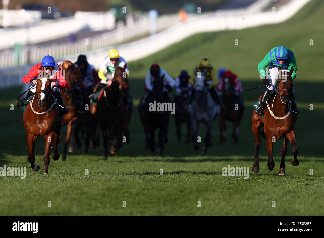Sir Gerhard (à gauche), monté par Rachael Blackmore, remporte devant Kilcruit (à droite), monté par Paul Townend dans le pare-chocs de Weatherbys Champion au cours de la deuxième journée du Festival Cheltenham à l'hippodrome de Cheltenham. Date de la photo: Mercredi 17 mars 2021. Banque D'Images Sir Gerhard (à gauche), monté par Rachael Blackmore, remporte devant Kilcruit (à droite), monté par Paul Townend dans le pare-chocs de Weatherbys Champion au cours de la deuxième journée du Festival Cheltenham à l'hippodrome de Cheltenham. Date de la photo: Mercredi 17 mars 2021. Banque D'Images