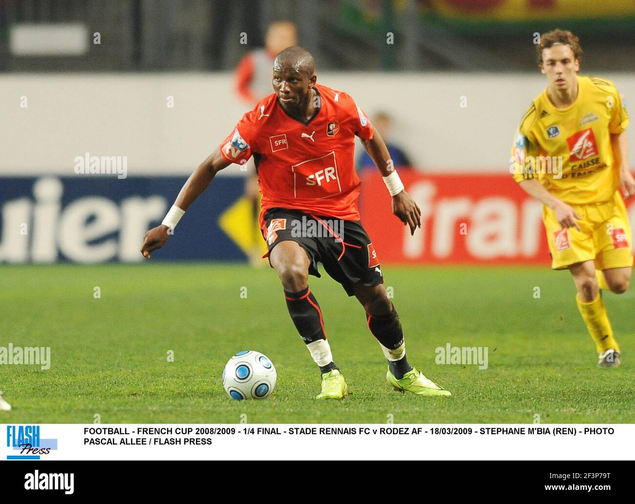 FOOTBALL - COUPE FRANÇAISE 2008/2009 - 1/4 FINAL - STADE RENNAIS FC CONTRE RODEZ AF - 18/03/2009 - STEPHANE M'BIA (REN) - PHOTO PASCAL ALLEE / FLASH PRESS Banque D'Images