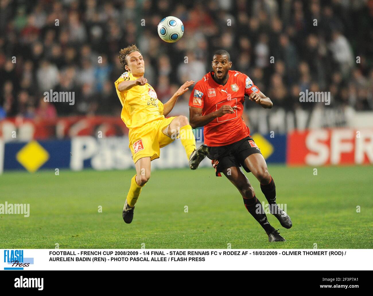 FOOTBALL - COUPE FRANÇAISE 2008/2009 - 1/4 FINAL - STADE RENNAIS FC CONTRE RODEZ AF - 18/03/2009 - OLIVIER THOMERT (ROD) / AURELIEN BADIN (REN) - PHOTO PASCAL ALLEE / APPUYEZ SUR LE BOUTON CLIGNOTANT Banque D'Images