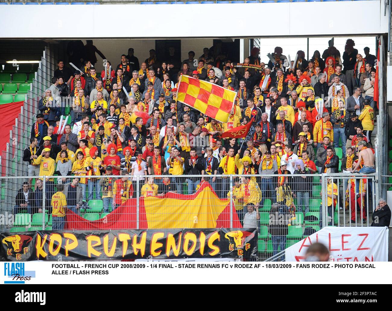 FOOTBALL - COUPE FRANÇAISE 2008/2009 - 1/4 FINAL - STADE RENNAIS FC V RODEZ AF - 18/03/2009 - FANS RODEZ - PHOTO PASCAL ALLEE / FLASH PRESSE Banque D'Images