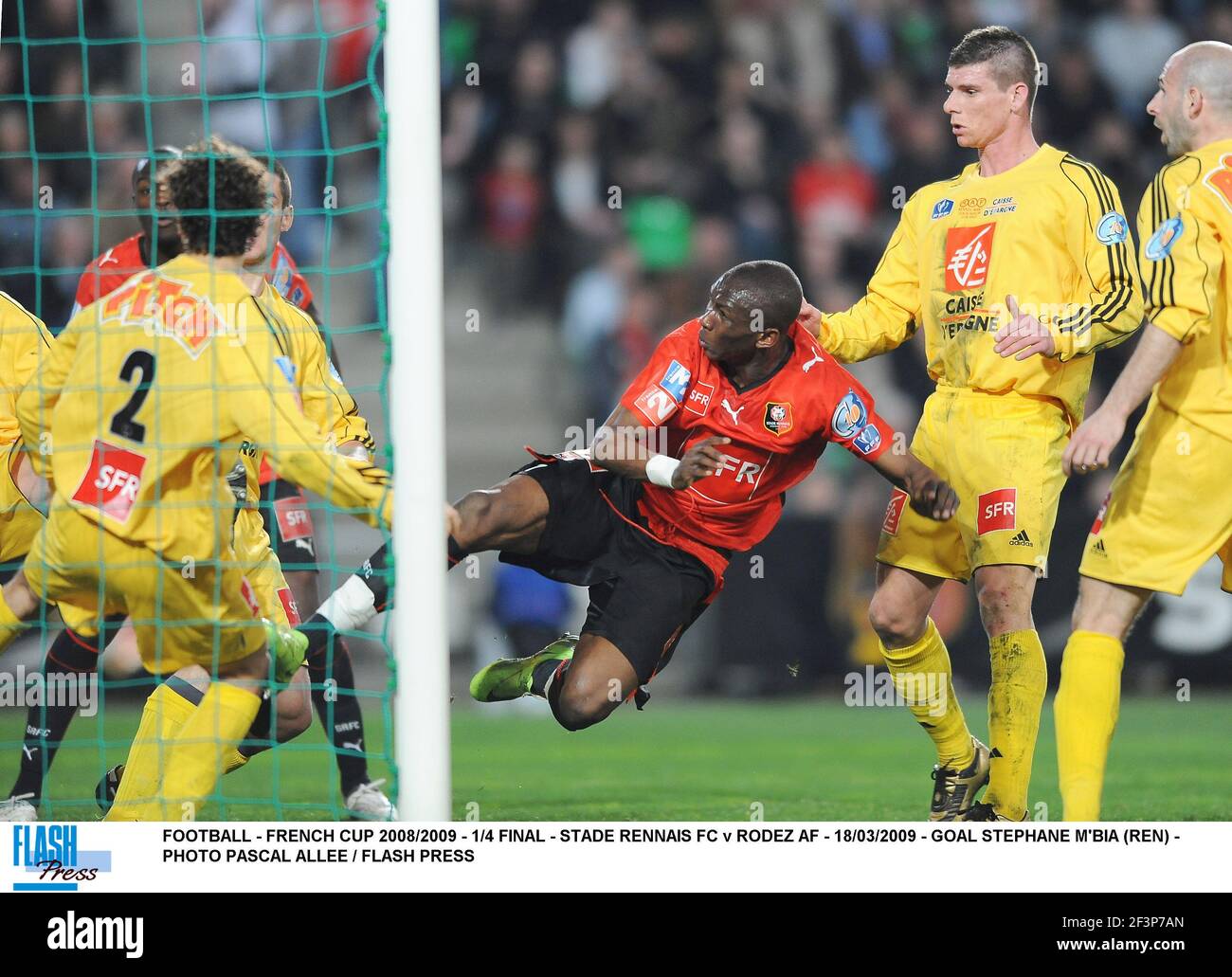 FOOTBALL - COUPE FRANÇAISE 2008/2009 - 1/4 FINAL - STADE RENNAIS FC CONTRE RODEZ AF - 18/03/2009 - BUT STEPHANE M'BIA (REN) - PHOTO PASCAL ALLEE / FLASH PRESS Banque D'Images