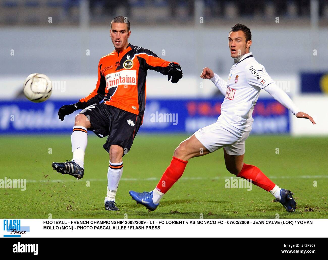 FOOTBALL - CHAMPIONNAT DE FRANCE 2008/2009 - L1 - FC LORIENT V AS MONACO FC  - 07/02/2009 - JEAN CALVE (LOR) / YOHAN MOLLO (MON) - PHOTO PASCAL ALLEE /  FLASH APPUYEZ SUR Photo Stock - Alamy