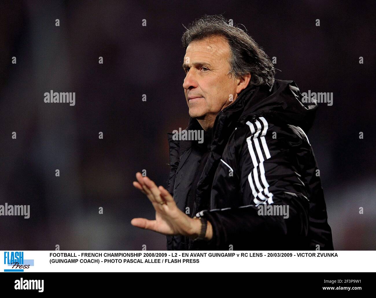 FOOTBALL - CHAMPIONNAT DE FRANCE 2008/2009 - L2 - EN AVANT OBJECTIF GUINGAMP V RC - 20/03/2009 - VICTOR ZVUNKA (ENTRAÎNEUR DE GUINGAMP) - PHOTO PASCAL ALLEE / FLASH PRESS Banque D'Images