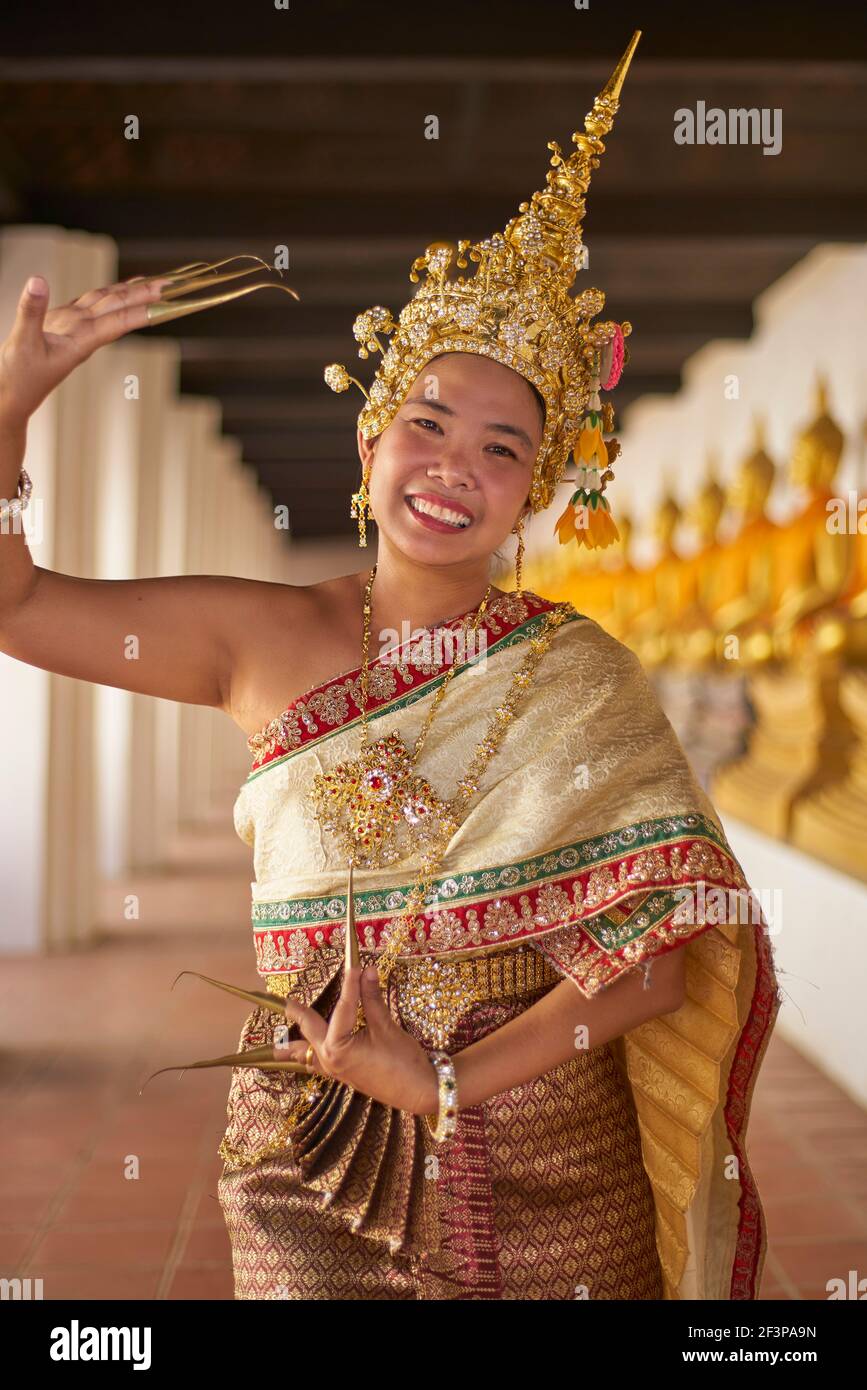 Thaïlande, Ayutthaya, danseuse thaïlandaise en vêtements traditionnels Banque D'Images