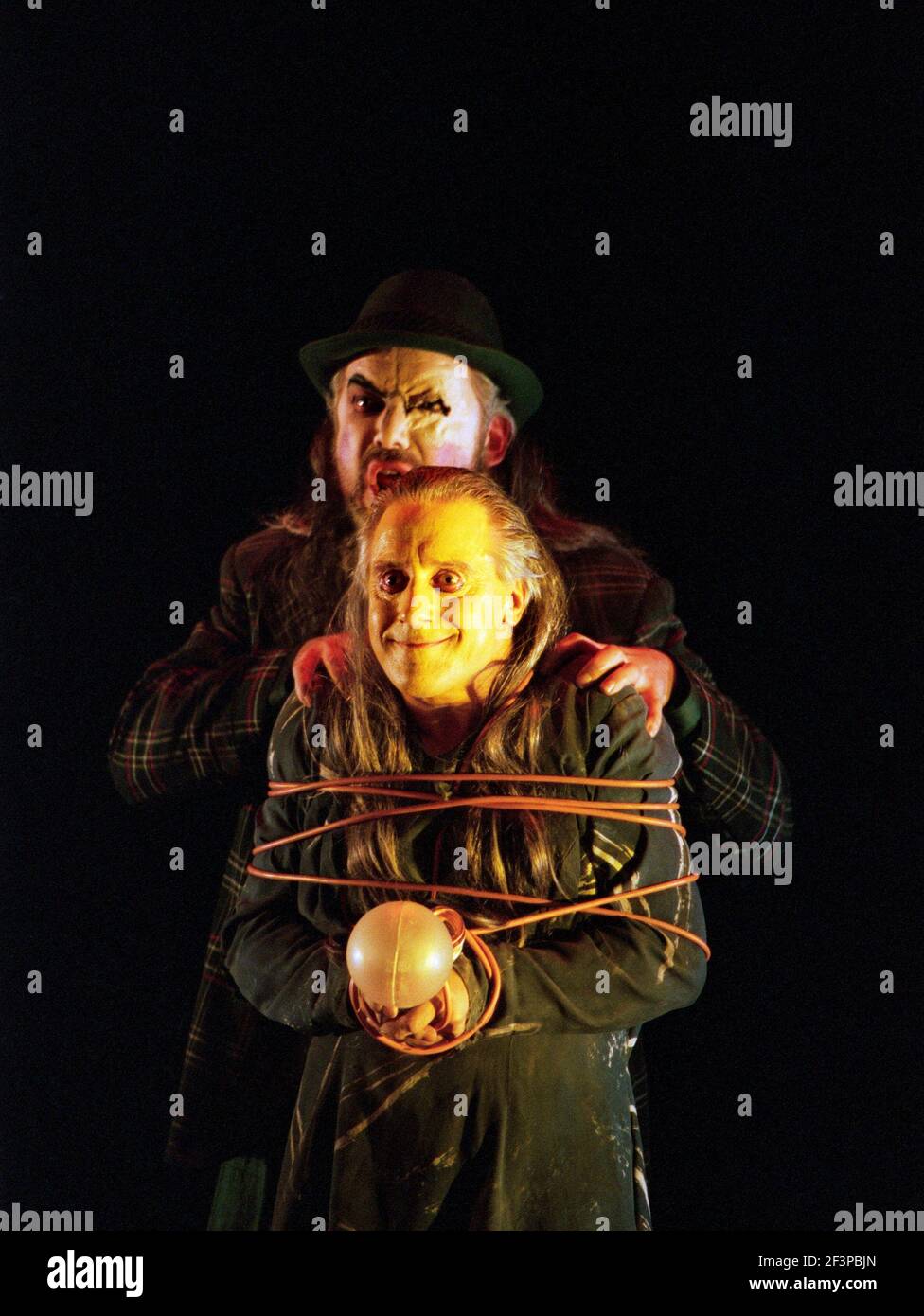 Graham Clark (MIME - avant), John Tomlinson (Wotan / Wanderer) à SIEGFRIED par Wagner à l'Opéra Royal, Covent Garden, Londres WC2 27/03/1995 chef d'orchestre: Bernard Haitink design: Nigel Lowery éclairage: Pat Collins mouvement: Matthew Hamilton directeur: Richard Jones Banque D'Images