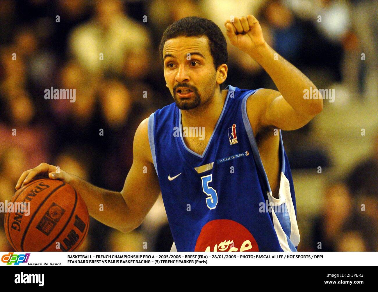 BASKETBALL - CHAMPIONNAT DE FRANCE PRO A - 2005/2006 - BREST (FRA) - 28/01/2006 - PHOTO : PASCAL ALLEE / SPORTS CHAUDS / DPPI ETANDARD BREST VS PARIS BASKET COURSE - (5) TERENCE PARKER (PARIS) Banque D'Images