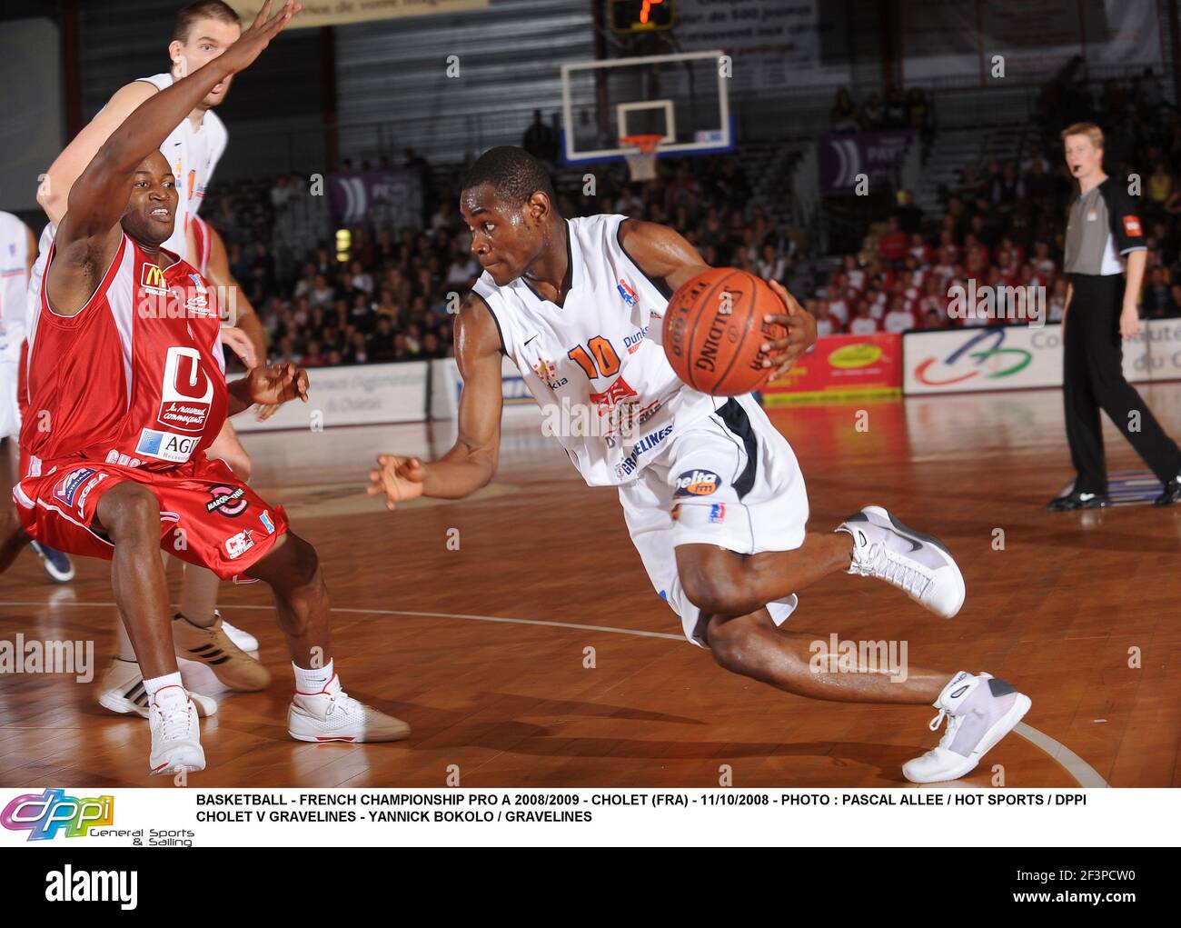 BASKETBALL - CHAMPIONNAT DE FRANCE PRO A 2008/2009 - CHOLET (FRA) - 11/10/2008 - PHOTO : PASCAL ALLEE / SPORTS CHAUDS / DPPI CHOLET V GRAVELINES - YANNICK BOKOLO / GRAVELINES Banque D'Images