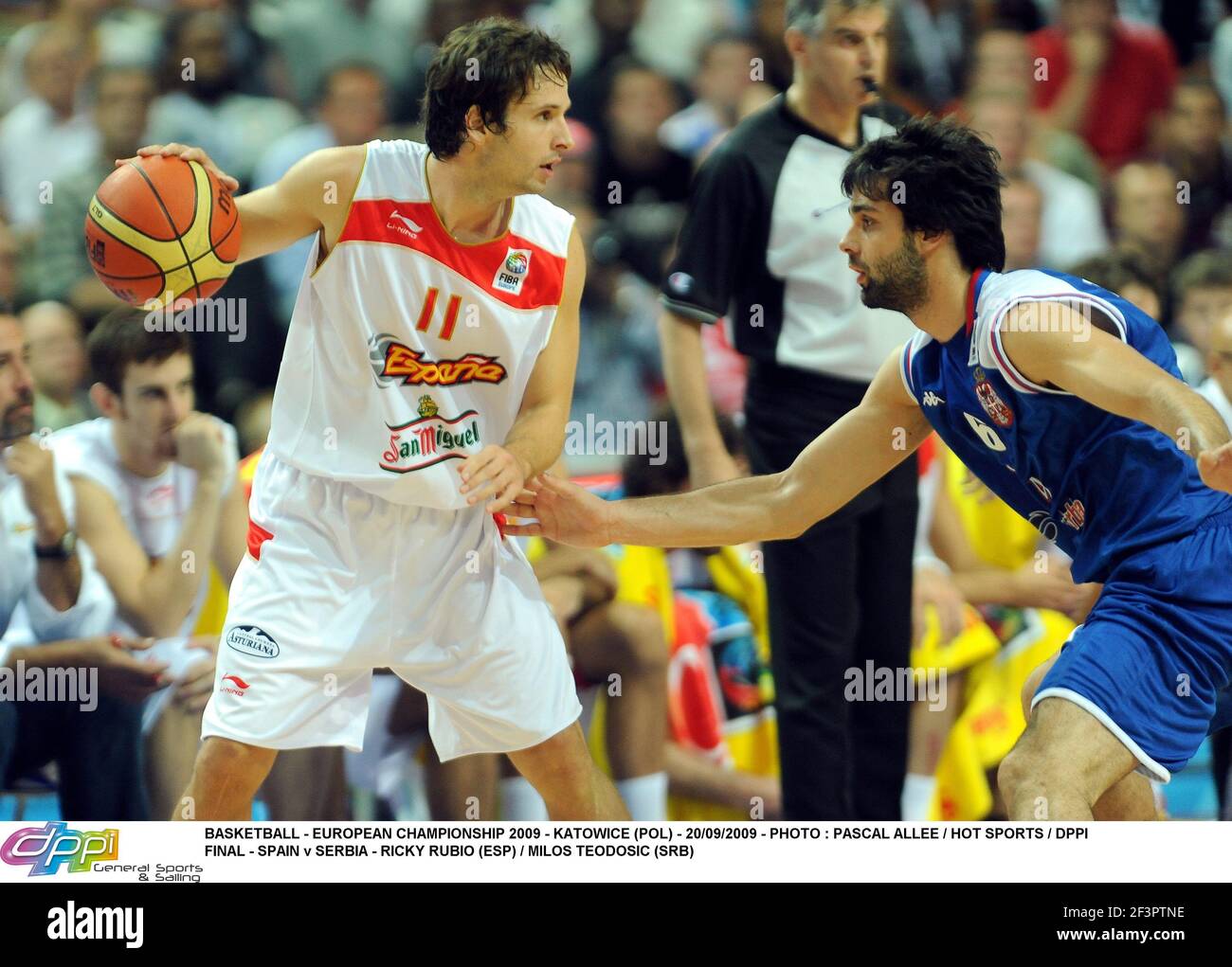 BASKET-BALL - CHAMPIONNAT D'EUROPE 2009 - KATOWICE (POL) - 20/09/2009 - PHOTO : PASCAL ALLEE / SPORTS CHAUDS / DPPIFINAL - ESPAGNE / SERBIE - RICKY RUBIO (ESP) / MILOS TEODOSIC (SRB) Banque D'Images