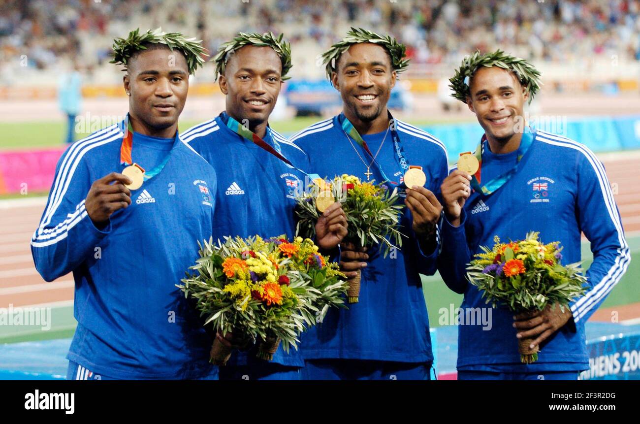 JEUX OLYMPIQUES À ATHÈNES 2004. 28/8/2004 ATHLETICS MENS 4-100 RELAIS L-R MARK LEWIS-FRANCIS, MARLON DEVONISH, DARREN CAMPBELL ET JASON GARDENER GAGNENT L'OR PHOTO DAVID ASHDOWNOLYMPIC JEUX ATHÈNES 2004 Banque D'Images