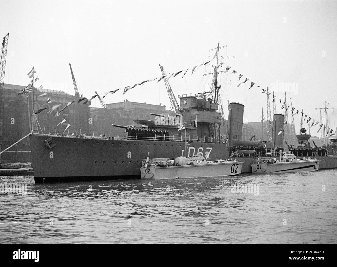 HMS WISHART, Hays Wharf, Bermondsey, Londres. Un destroyer de classe W modifié par Thorneycroft lancé en 1919, est ici encorré dans des bunkers célébrant. Pendant t Banque D'Images