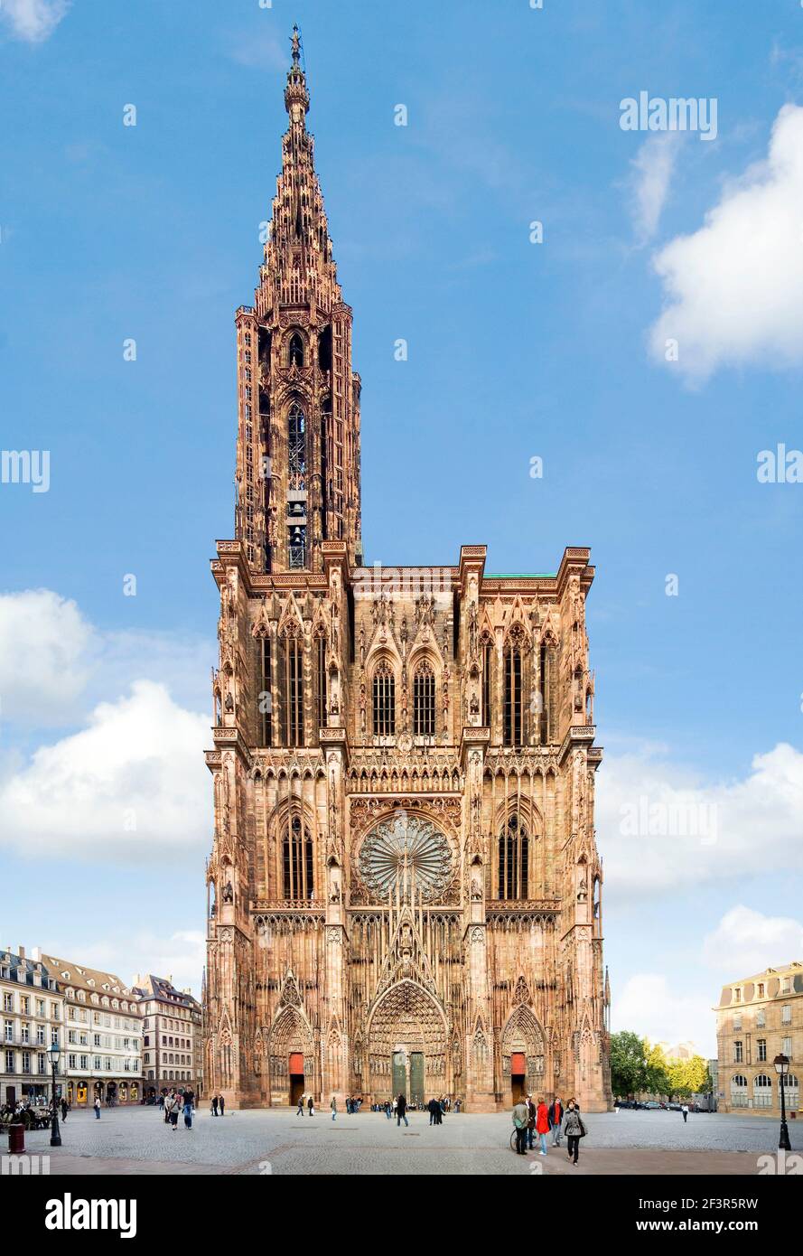 Façade de la cathédrale gothique de Strasbourg, Cathédrale notre-Dame de Strasbourg, Alsace, France Banque D'Images