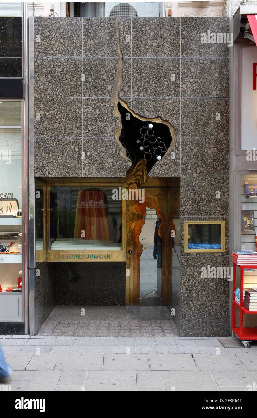 Carreaux de marbre, vitrine de bijoux postmoderne, Hans Hollein Designed, Vienne, Autriche Banque D'Images