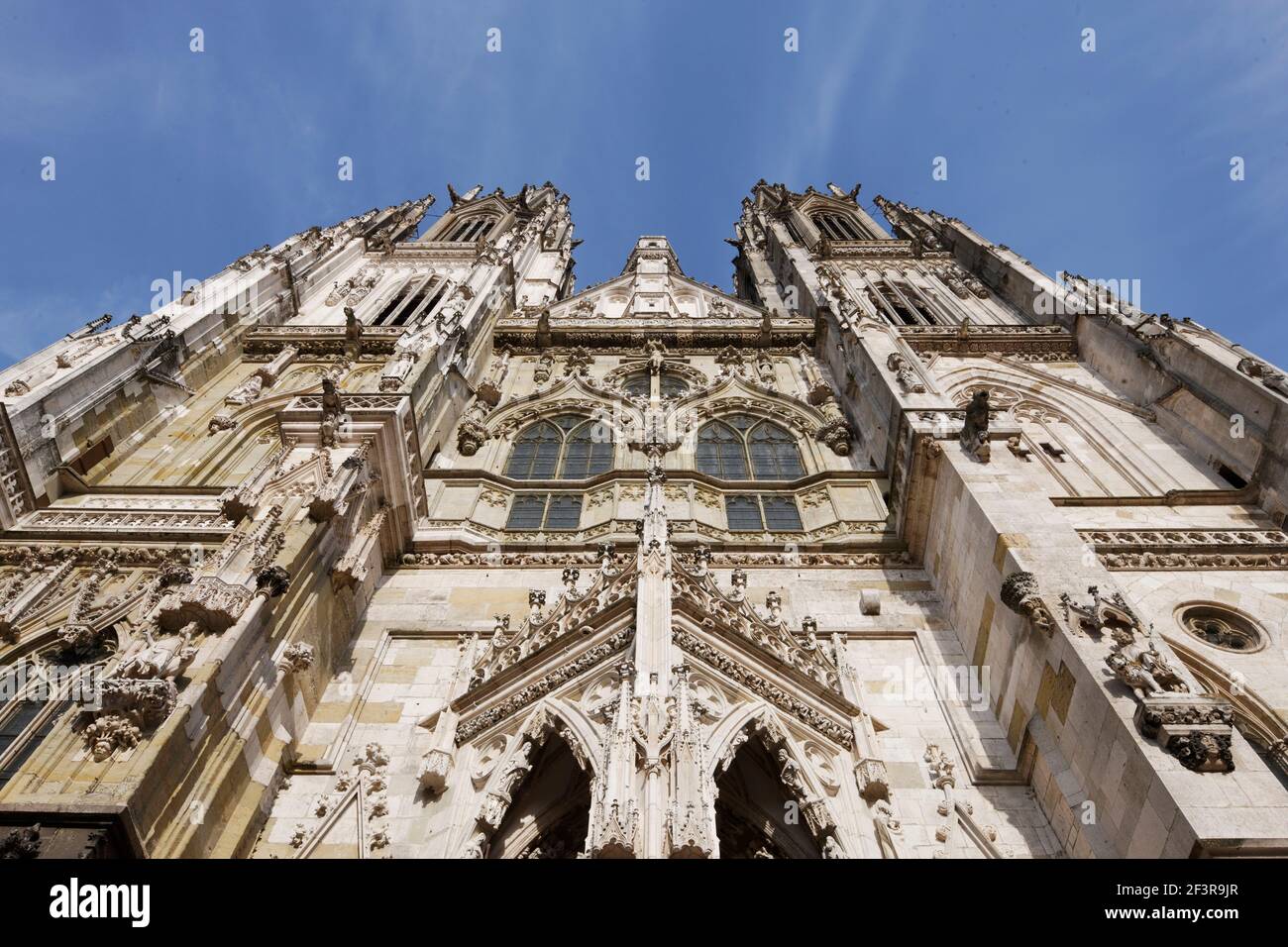 Westfassade, Aufblick, Regensburg, Dom St. Peter Banque D'Images