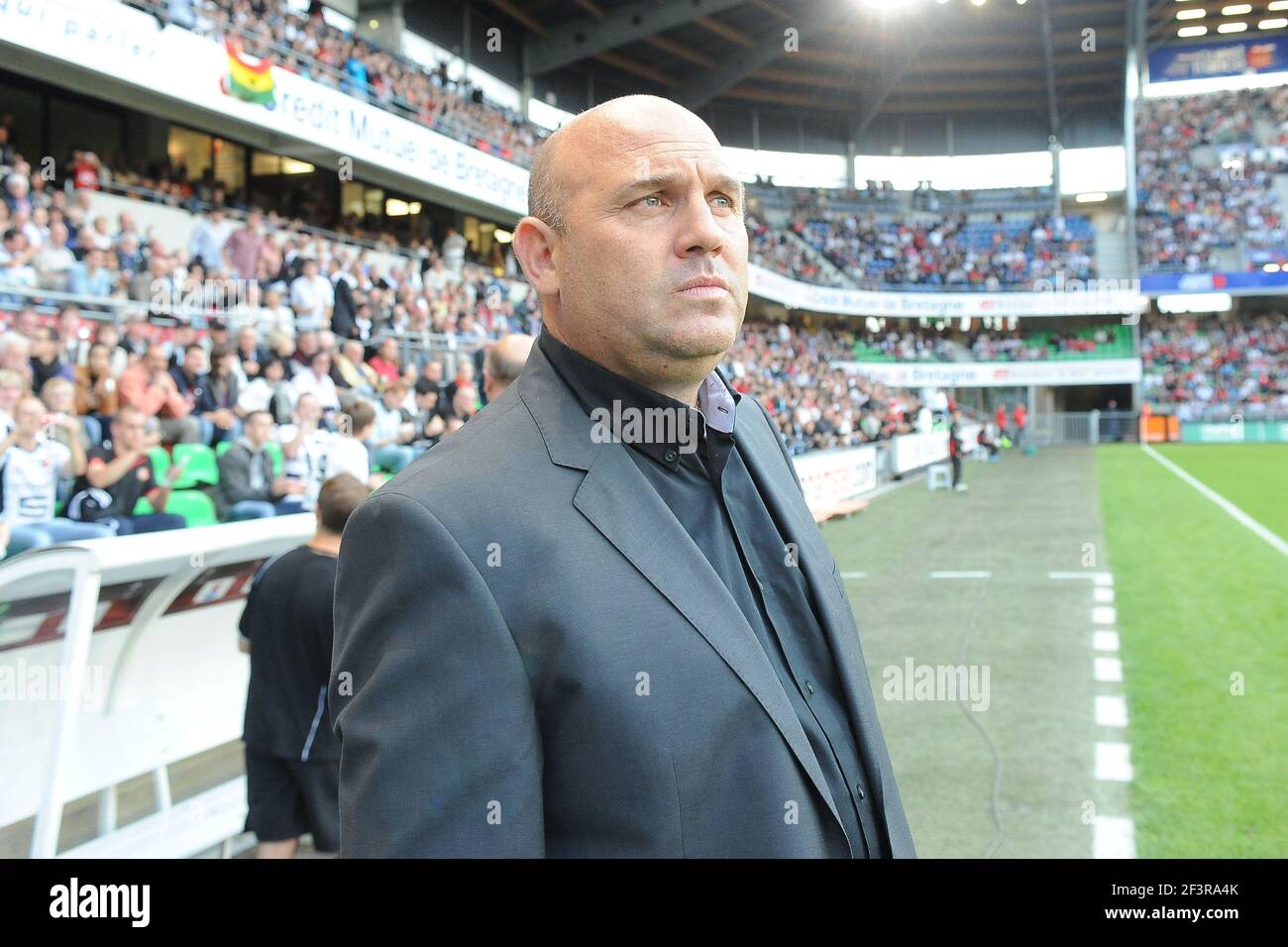 FOOTBALL - CHAMPIONNAT DE FRANCE 2010/2011 - L1 - STADE RENNAIS V LILLE OSC - 07/08/2010 - PHOTO PASCAL ALLEE / DPPI - FRÉDÉRIC ANTONETTI (ENTRAÎNEUR DE RENNES) Banque D'Images