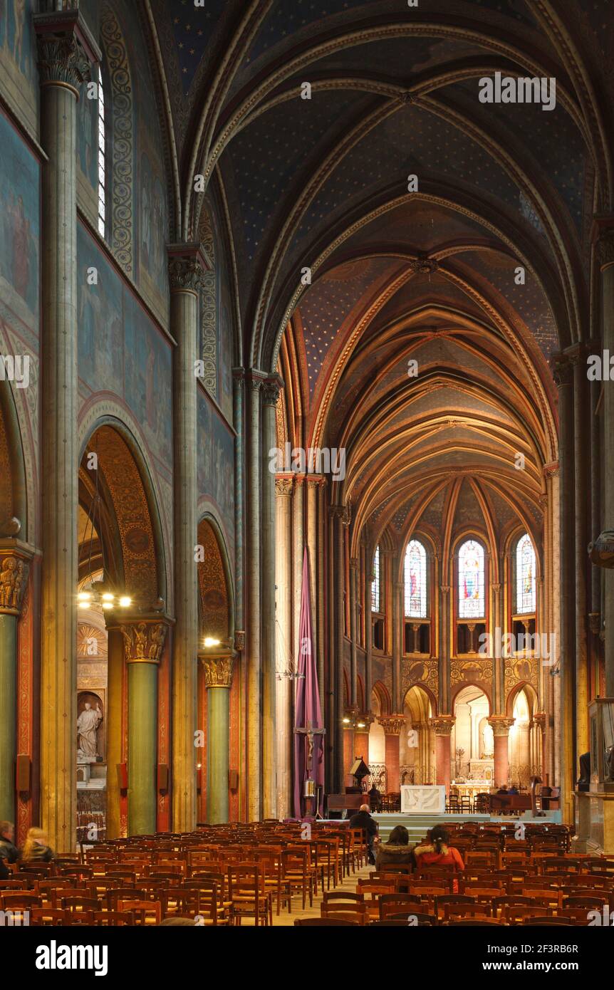 Nef romane voûtée de l'église Saint Germain des Prés, sur la rive gauche, Paris, France Banque D'Images