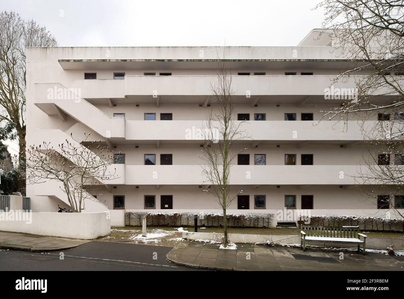 Le bâtiment Isokon de Lawn Road, Hampstead, Londres, un bloc de béton de 34 appartements conçus par l'architecte Wells Coates en 1940, dont les locataires comprenaient W Banque D'Images