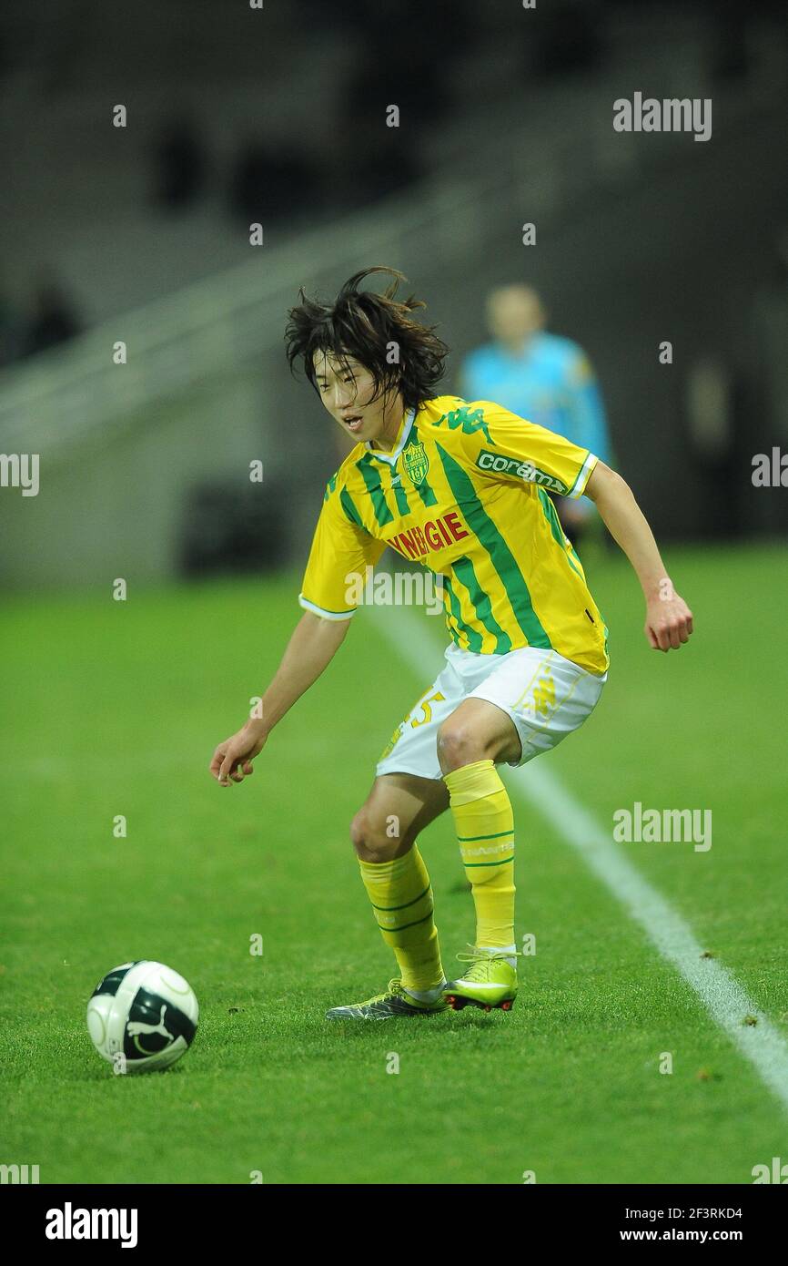 FOOTBALL - CHAMPIONNAT DE FRANCE 2010/2011 - L2 - FC NANTES V CS SEDAN - 17/12/2010 - PHOTO PASCAL ALLEE / DPPI - YONG JAE LEE (FCNA) Banque D'Images