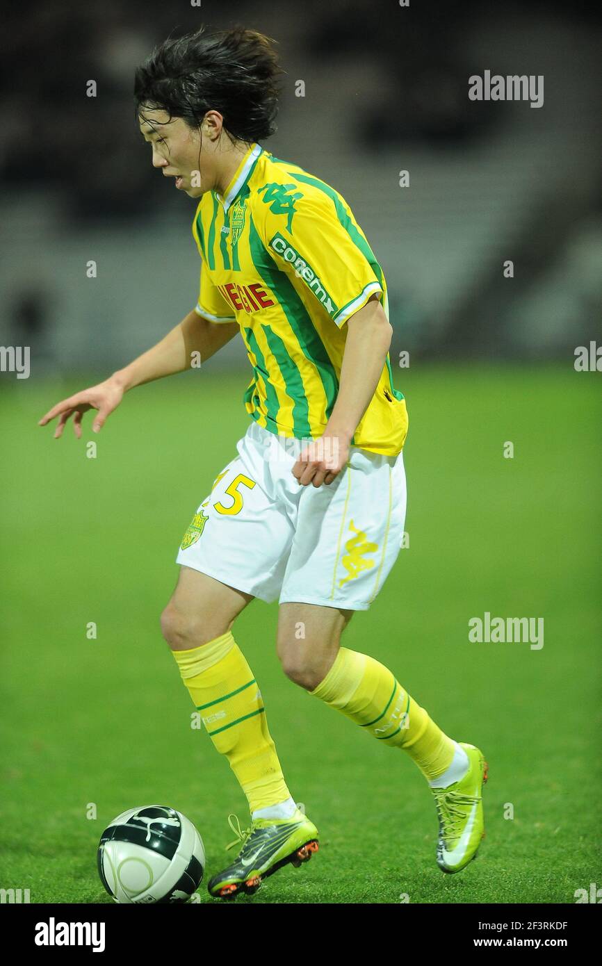 FOOTBALL - CHAMPIONNAT DE FRANCE 2010/2011 - L2 - FC NANTES V CS SEDAN - 17/12/2010 - PHOTO PASCAL ALLEE / DPPI - YONG JAE LEE (FCNA) Banque D'Images