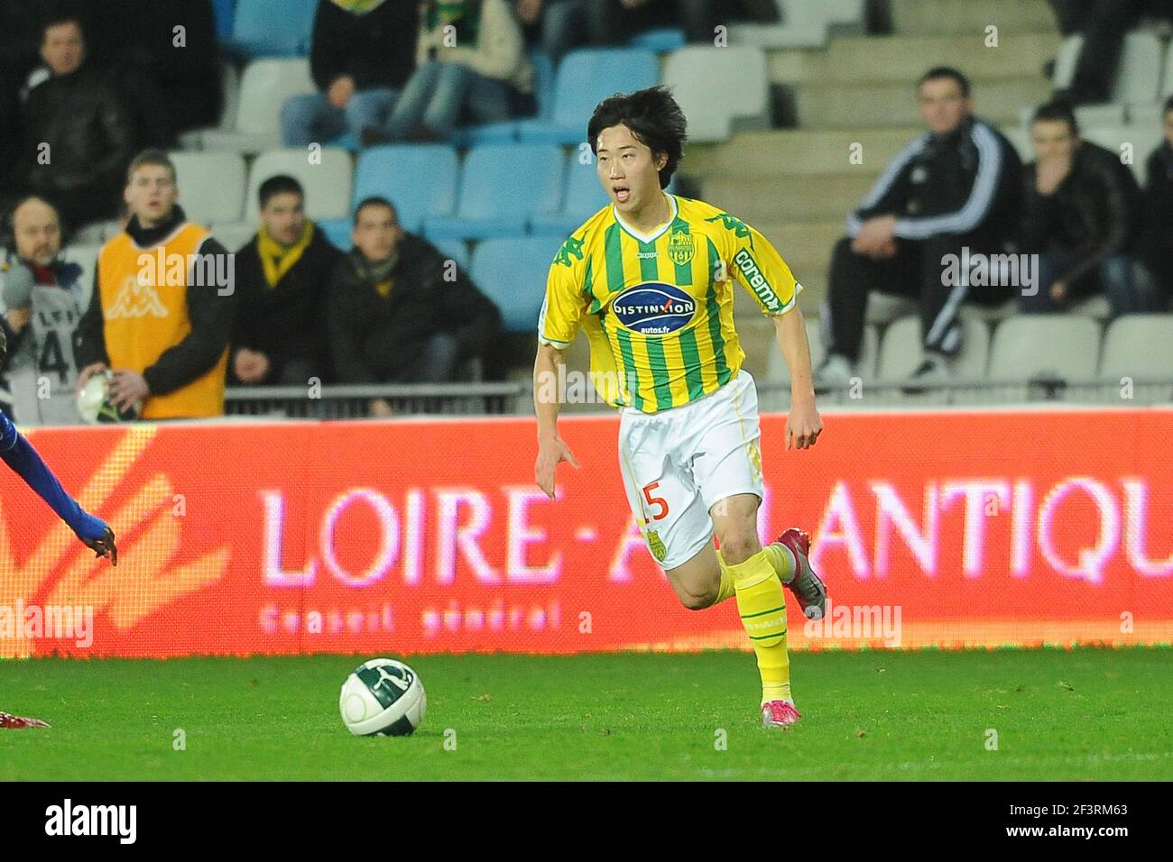 FOOTBALL - CHAMPIONNAT DE FRANCE 2010/2011 - L2 - FC NANTES V ES TROYES - 17/01/2011 - PHOTO PASCAL ALLEE / DPPI - YONG JAE LEE (NAN) Banque D'Images