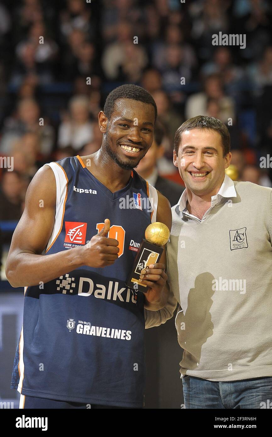 BASKET - SEMAINE DES AS 2011 - FINL - GRAVELINES V CHALON SUR SAONE - PAU (FRA) - 13/02/2011 - PHOTO : PASCAL ALLEE / HOTS SPORTS / DPPI - 10 YANNICK BOKOLO / GRAVELINES 2010/2011 ET FREDERIC FAUTHOUX ADJOINT AU MAIRE PAU Banque D'Images