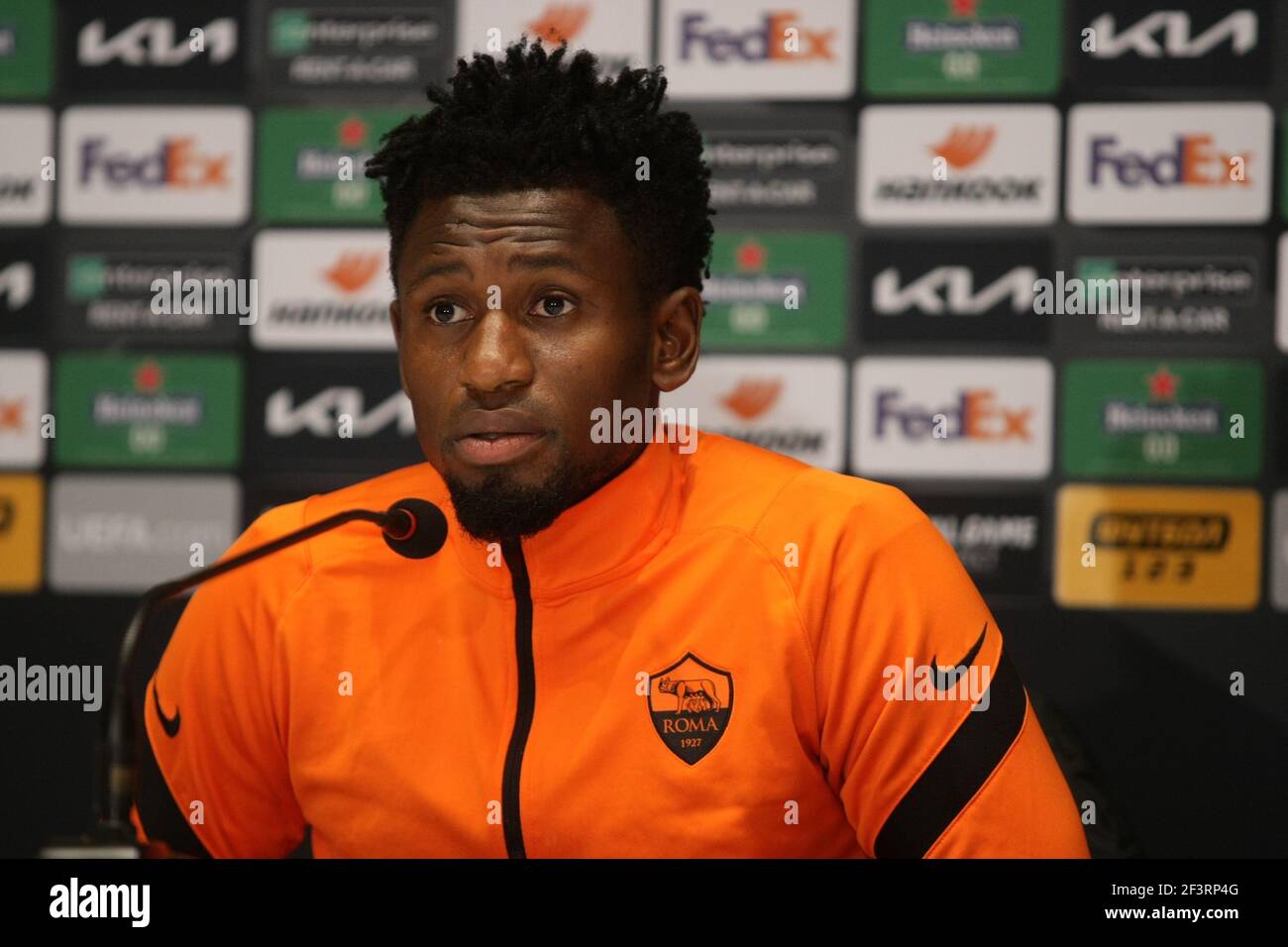 Kiev, Ukraine. 17 mars 2021. Kiev, UKRAINE - 17 MARS 2021 - milieu de terrain de A. S. Roma Amadou Diawara est photographié lors de la conférence de presse en prévision de l'UEFA Europa League Round of 16 2nd leg game contre le FC Shakhtar Donetsk au NSC Olimpiyski, Kiev, capitale de l'Ukraine crédit: UKRINFORM/Alamy Live News Banque D'Images