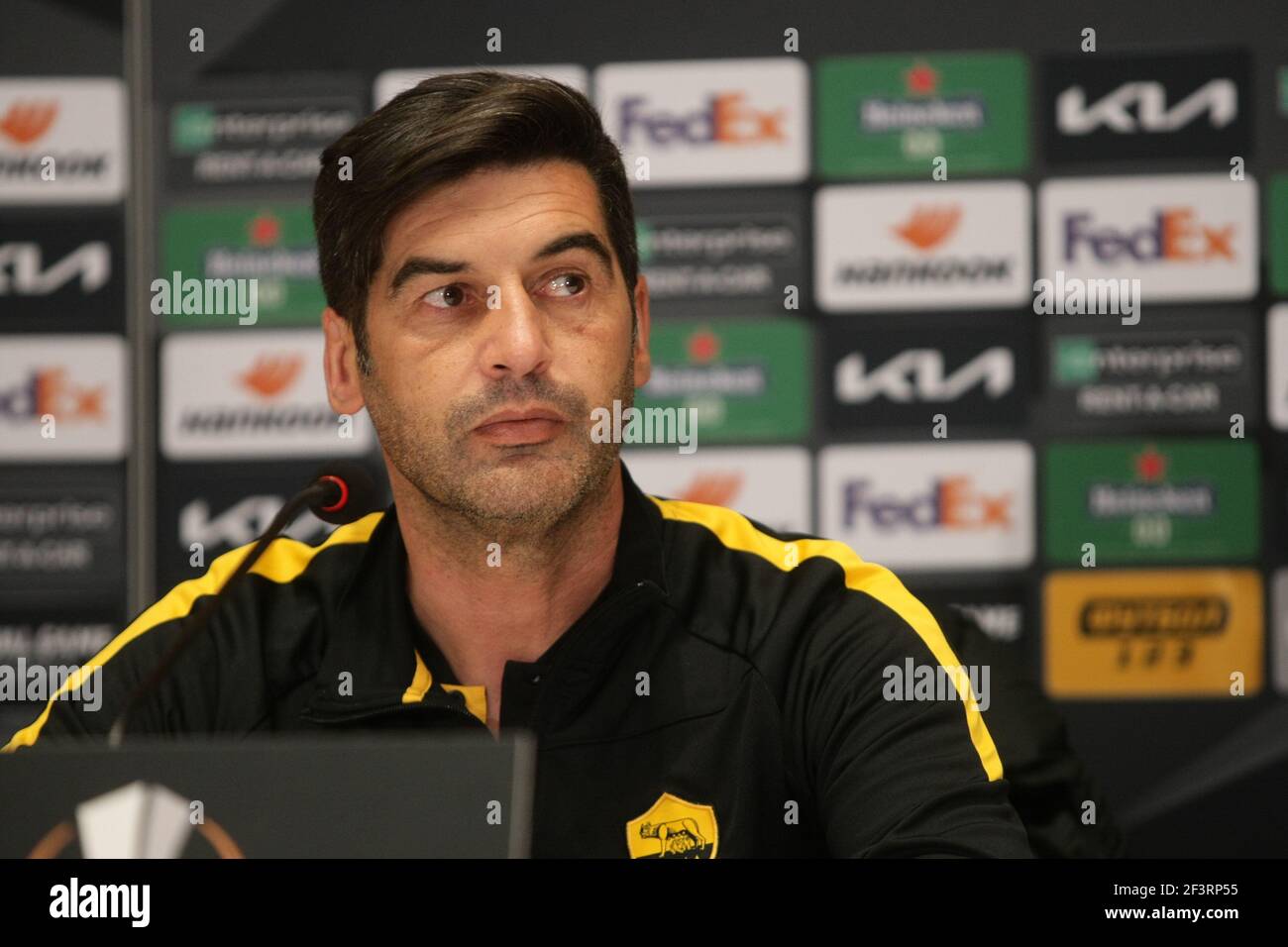 Kiev, Ukraine. 17 mars 2021. Kiev, UKRAINE - 17 MARS 2021 - l'entraîneur-chef de A. S. Roma Paulo Fonseca est photographié lors de la conférence de presse en prévision de l'UEFA Europa League Round de 16 2ème match contre le FC Shakhtar Donetsk au NSC Olimpiyski, Kiev, capitale de l'Ukraine crédit: UKRINFORM/Alay Live News Banque D'Images