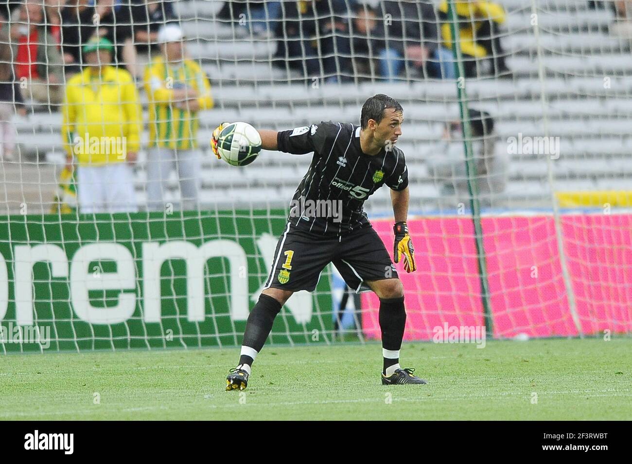 FOOTBALL - CHAMPIONNAT DE FRANCE 2011/2012 - L2 - FC NANTES V SC BASTIA - 05/08/2011 - PHOTO PASCAL ALLEE / DPPI - RUDY RIOU (FCN) Banque D'Images