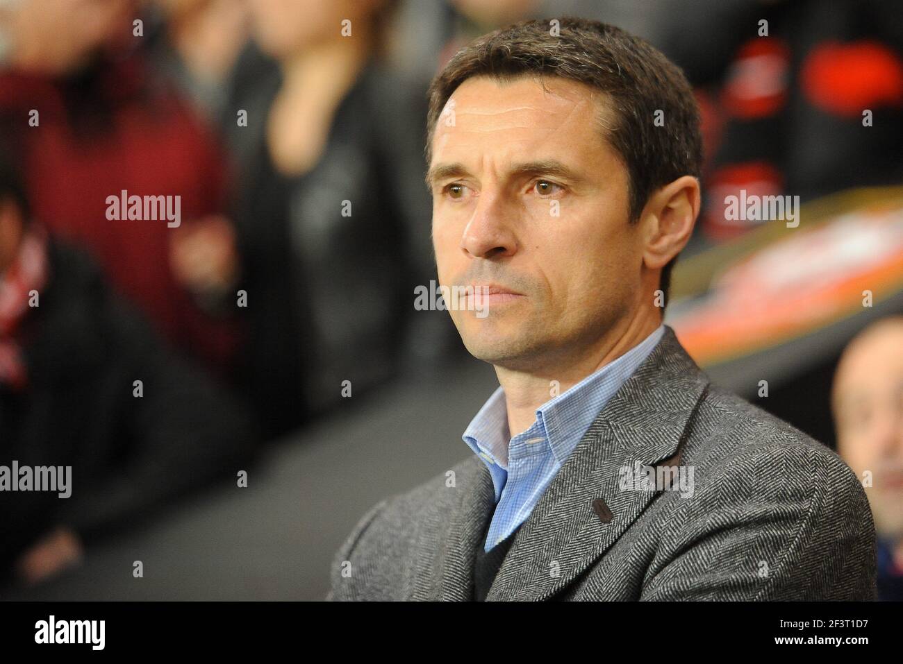 FOOTBALL - CHAMPIONNAT DE FRANCE 2011/2012 - L1 - STADE RENNAIS V OLYMPIQUE LYONNAIS - 1/04/2012 - PHOTO PASCAL ALLEE / DPPI - ENTRAÎNEUR-CHEF OLYMPIQUE DU LYONNAIS REMI GARDE Banque D'Images