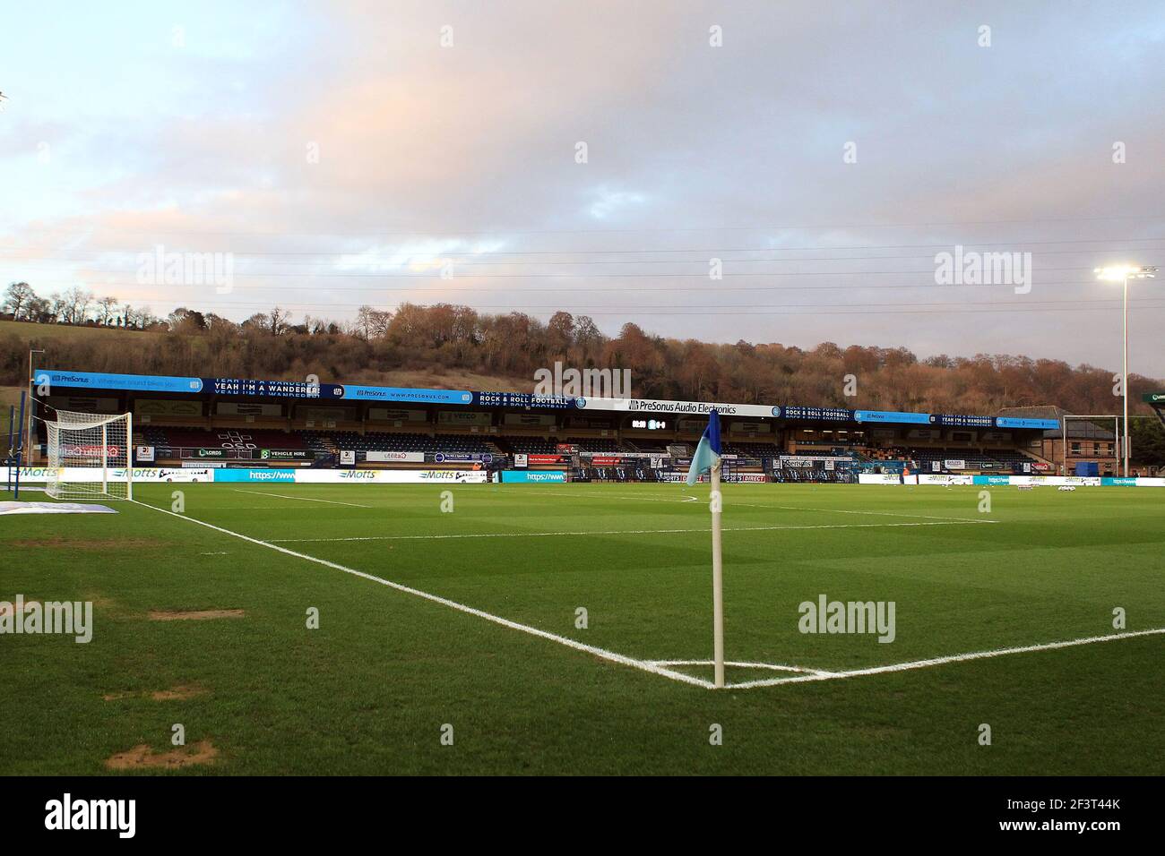 High Wycombe, Royaume-Uni. 17 mars 2021. Vue générale du stade Adams Park avant le match. EFL Skybet Championship Match, Wycombe Wanderers v Barnsley au stade Adams Park à High Wycombe, Buckinghamshire le mercredi 17 mars 2021 . cette image ne peut être utilisée qu'à des fins éditoriales. Utilisation éditoriale uniquement, licence requise pour une utilisation commerciale. Aucune utilisation dans les Paris, les jeux ou les publications d'un seul club/ligue/joueur. photo par Steffan Bowen/Andrew Orchard sports photographie/Alay Live news crédit: Andrew Orchard sports photographie/Alay Live News Banque D'Images