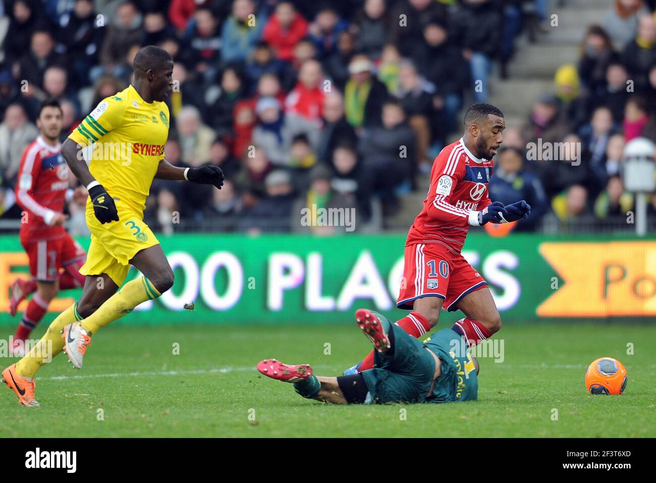 Football - Championnat de France 2013/2014 - Ligue 1 - FC Nantes / Olympique Lyonnais le 9 février 2014 au Stade de la Beaujoire de Nantes , France - photo Pascal Allee / DPPI - CE MANQUE DE REMY RIOU (FCN), ALEXANDRE LACAZETTE ET OLYMPIQUE LIONNAIS OBTENIR UNE PÉNALITÉ Banque D'Images