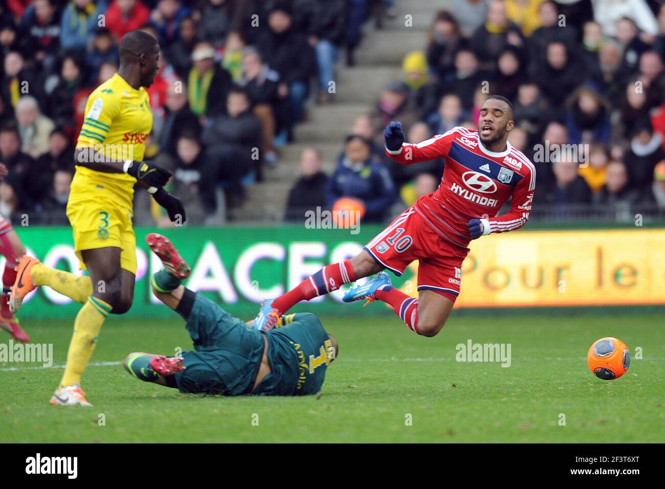 Football - Championnat de France 2013/2014 - Ligue 1 - FC Nantes / Olympique Lyonnais le 9 février 2014 au Stade de la Beaujoire de Nantes , France - photo Pascal Allee / DPPI - CE MANQUE DE REMY RIOU (FCN), ALEXANDRE LACAZETTE ET OLYMPIQUE LIONNAIS OBTENIR UNE PÉNALITÉ Banque D'Images