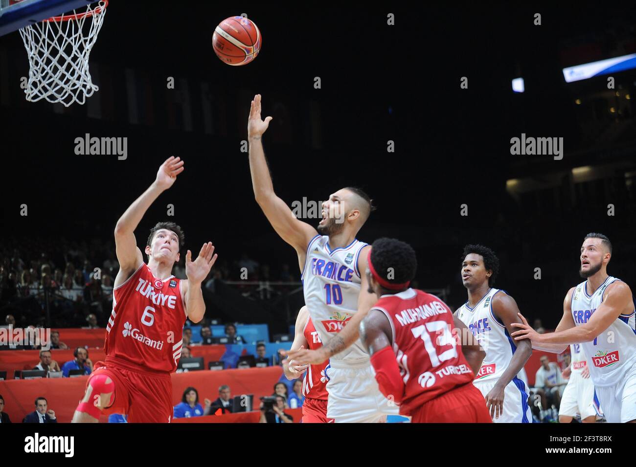 Evan FOURNIER de France en action lors de la finale 1/8 du basket-ball Euro 2015 entre la France contre la Turquie au stade Pierre Mauroy à Lille, France le 12 septembre 2015 - Evan FOURNIER de France en action lors de la finale 1/8 du basket-ball Euro 2015 entre la France contre la Turquie au stade Pierre Mauroy à Lille, France le 12 septembre 2015 -