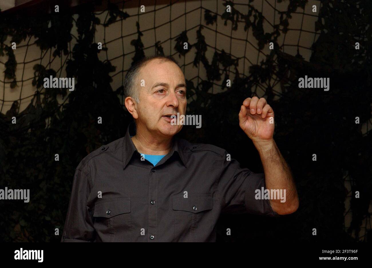 TONY ROBINSON PARLE DE L'ANCIEN PAPIER WWI RECORDS EN LIGNE , À ANCESTRY.CO.UK, Y COMPRIS LA PHOTO DE JOHN WILLIAM BALLINGER. 22/2/07 TOM PILSTON Banque D'Images